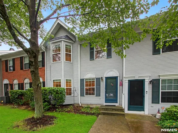 2115 Henry Ct, Mahwah, NJ 07430