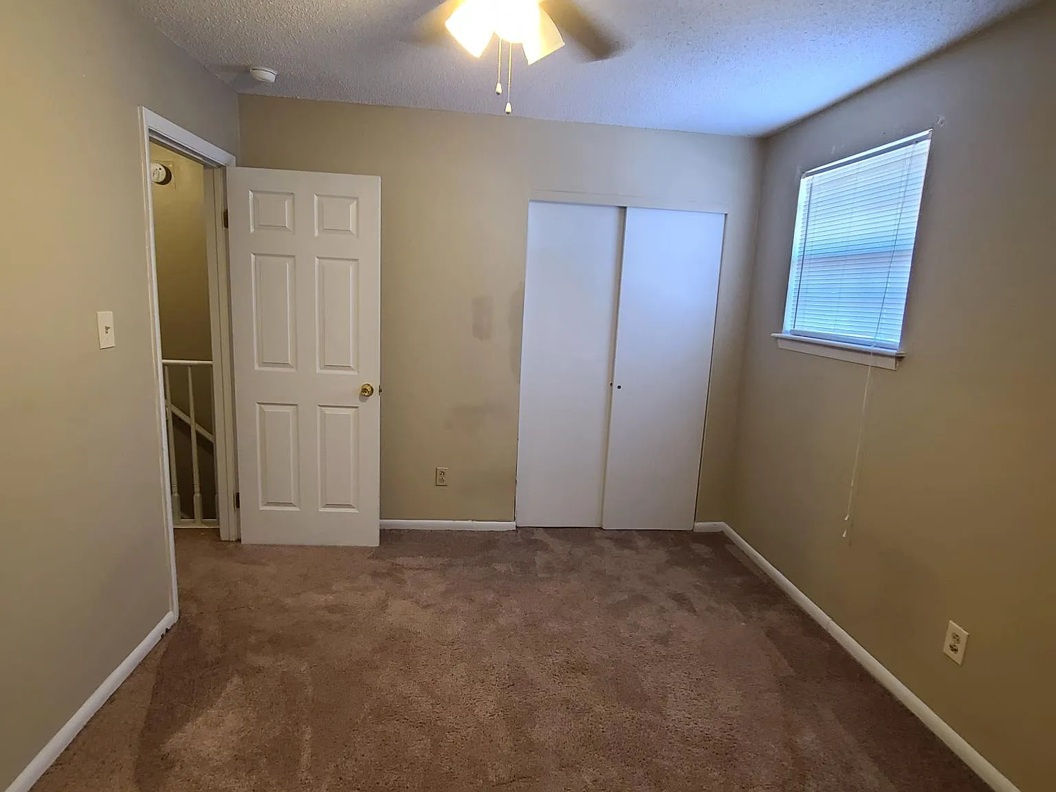 4 bed, 2.5 bath, 1475 sqft, $2,400 — Photo 3