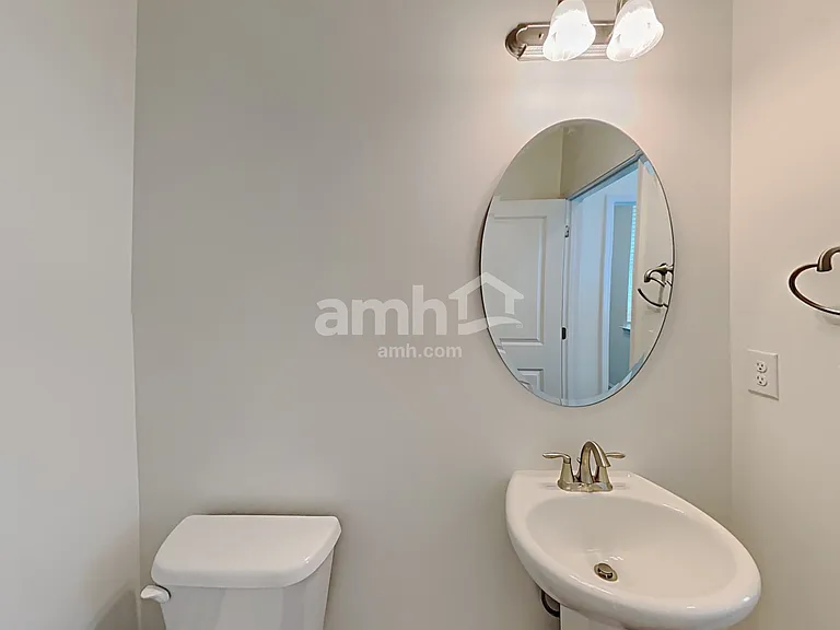 2121 Laurel Village Cir — Photo 14