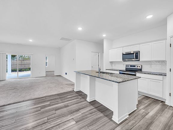 3rd image of 740 Mirror Pond Dr