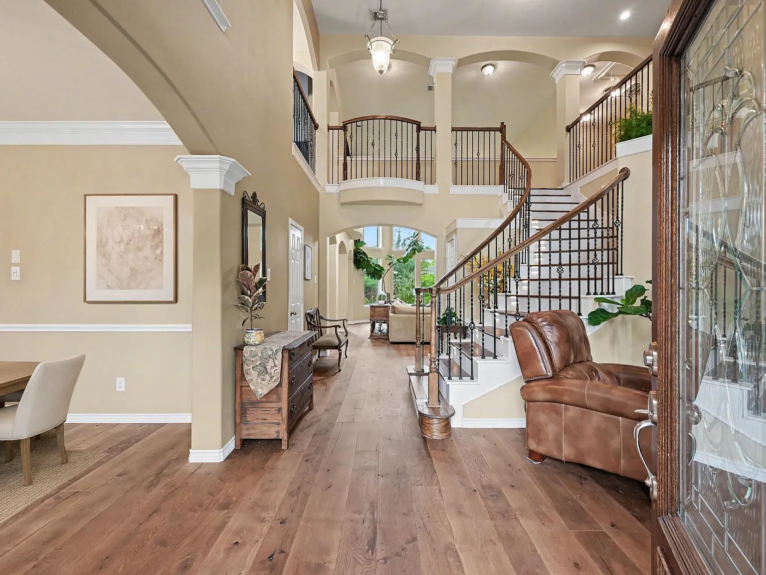 4 bed, 3.5 bath, 3649 sqft, $3,400 — Photo 4