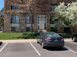 182 Waters Edge Dr #102, Glendale Heights, IL