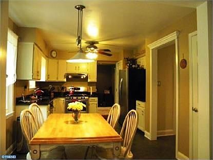 4th image of 9 Essex Ct