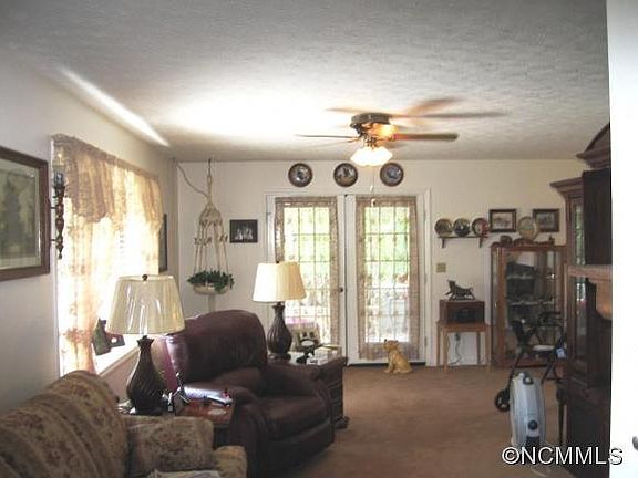 4th image of 2 Willow Valley Ln