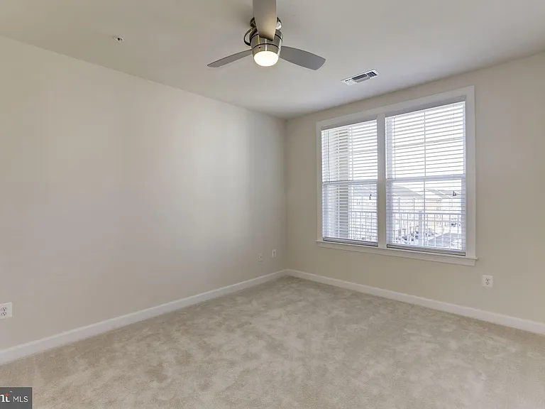 13740 Endeavour Dr #403 — Photo 10