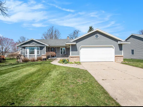 901 Brentwood St, Jenison, MI 49428