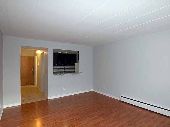 4th image of 6011 N Kenmore Ave