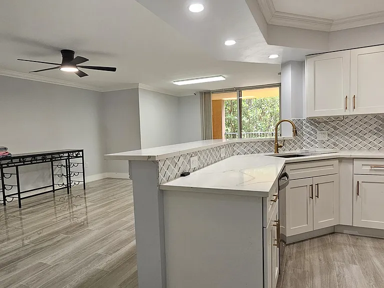 400 Scotia Dr #203 — Photo 45