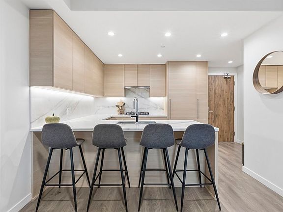 3rd image of 308 Morrissey Rd #908