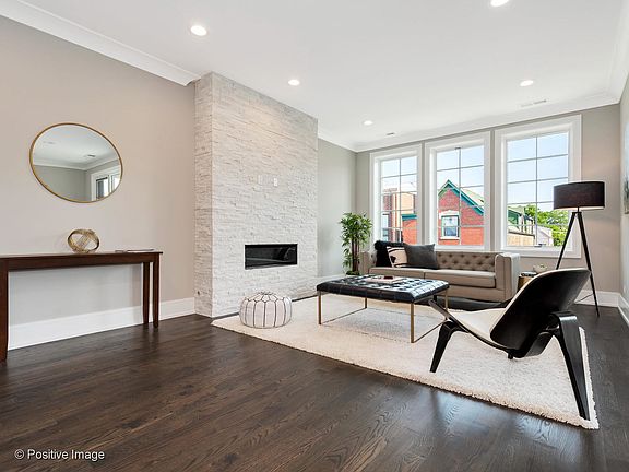 4th image of 2309 W Belmont Ave #2
