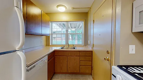 2905 Commercial Ave #1 — Photo 5
