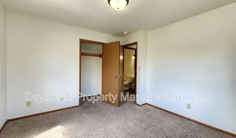 915 7th Ave N #17 — Photo 8