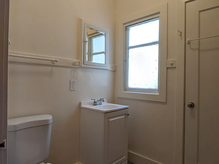 2427 Hilgard Ave — Photo 25