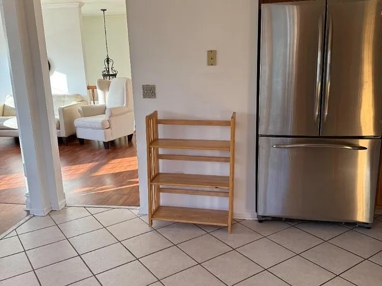 518 Downer St — Photo 11