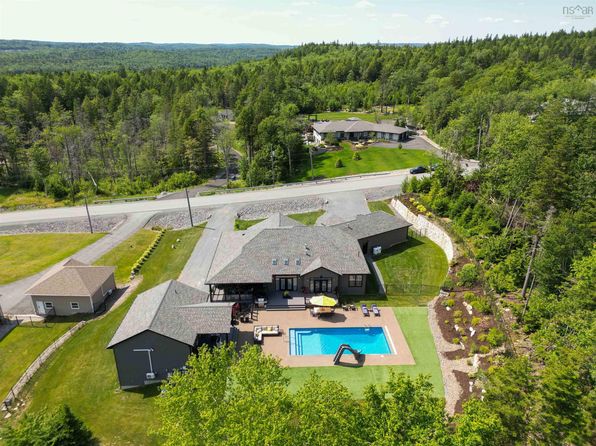 561 Heddas Way, Halifax, NS B2T 0M3