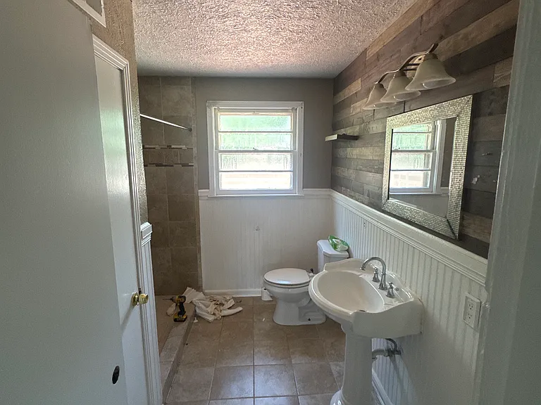 1006 Mitchell St — Photo 7