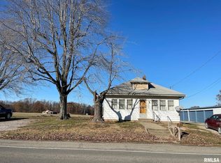 13805 Ewing Rd, Whittington, IL 62897