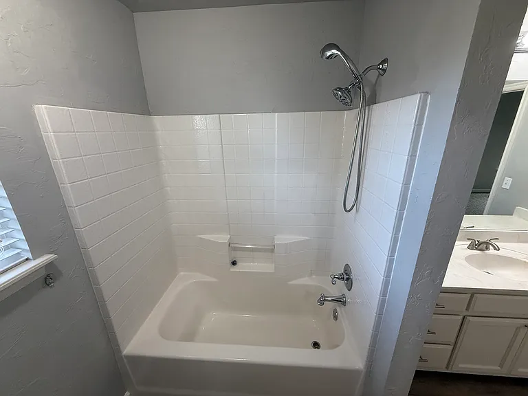 2508 Queenston Ave — Photo 6