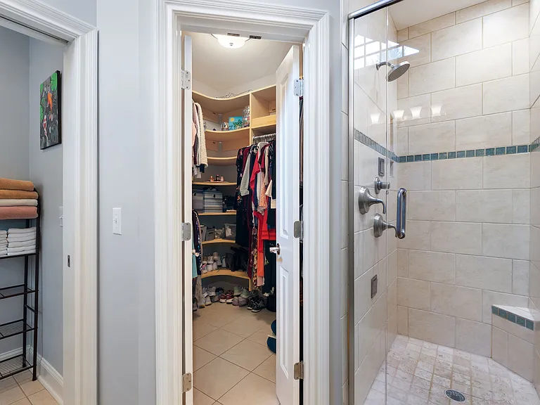 160 Park Pointe Cir #NA — Photo 23