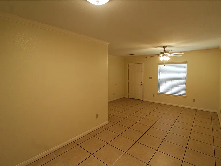 814 Mobile Dr #B — Photo 6