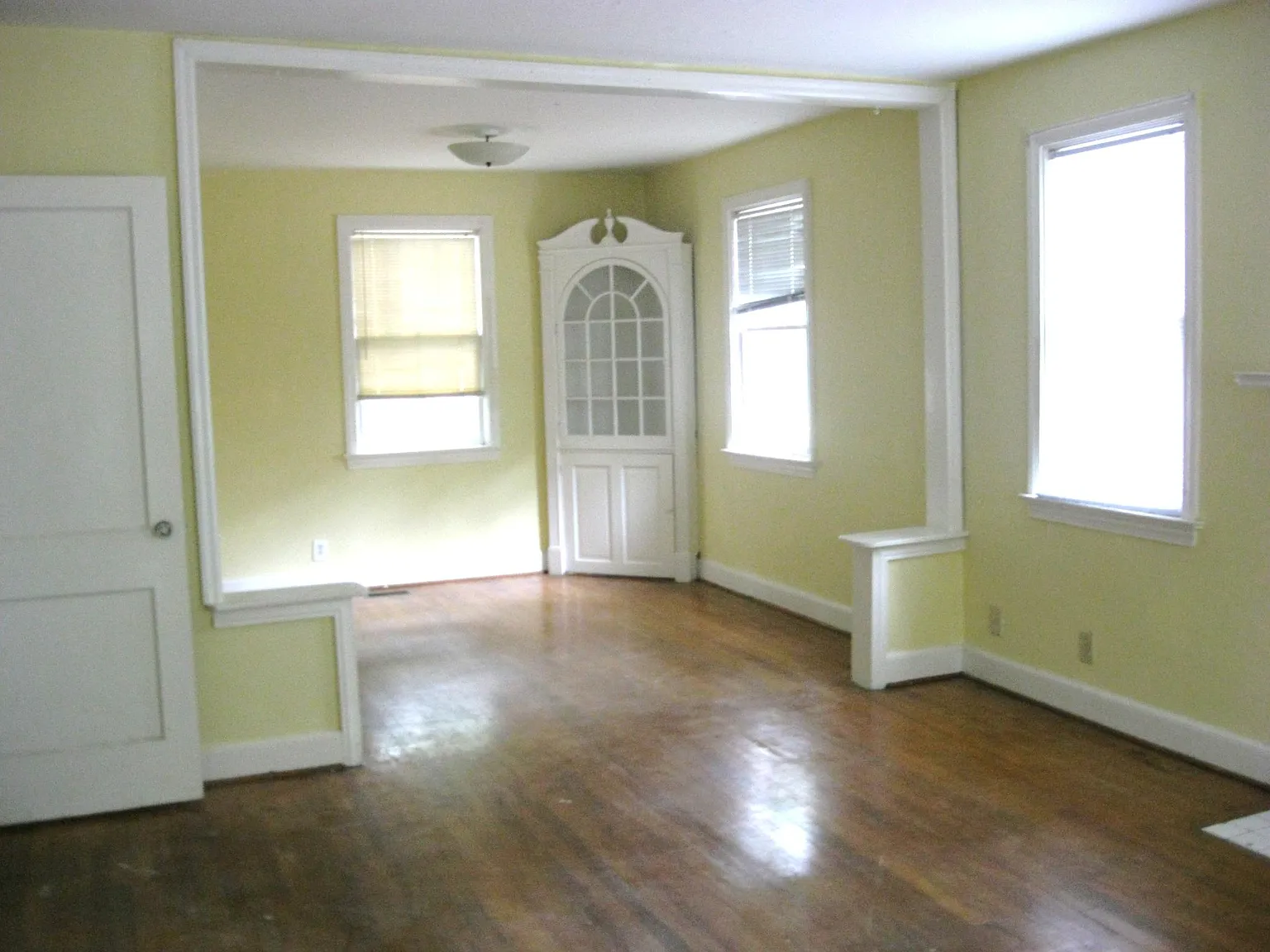 4 bed, 1900 sqft, $2,400 — Photo 1