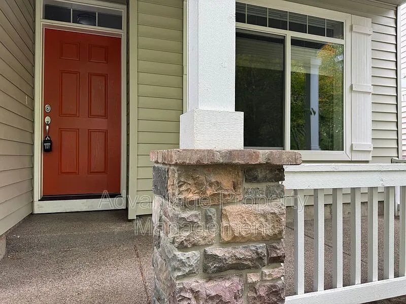 4 bed, 2.5 bath, 1924 sqft, $2,900 — Photo 1
