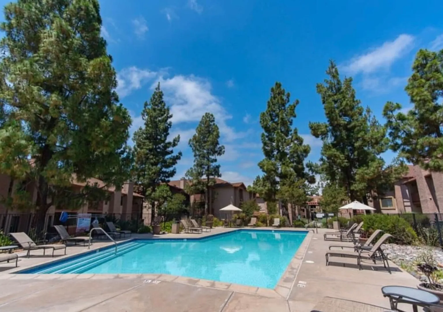 Cozy Casa | Executive CondoPoolSpaSaunaBBQ — Photo 4