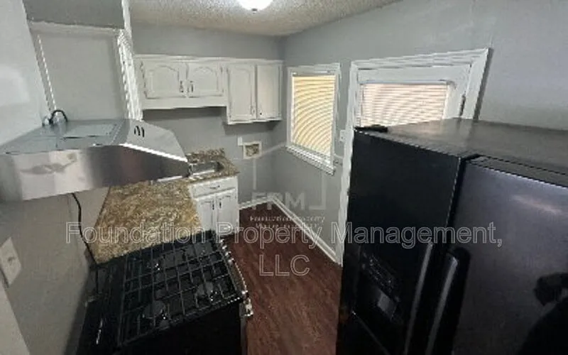 2 bed, 1.0 bath, 744 sqft, $825 — Photo 3