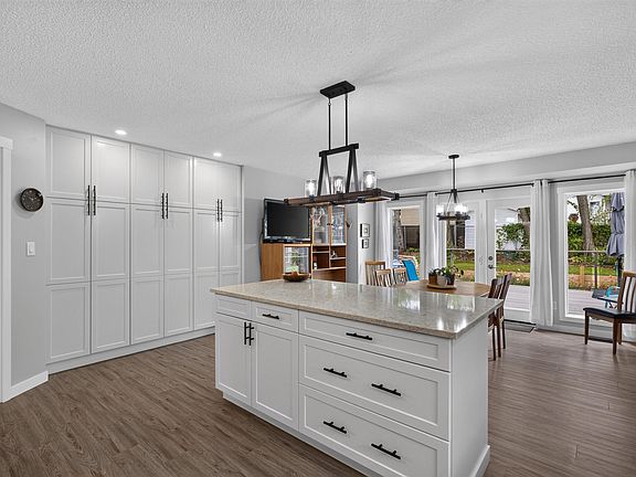 4th image of 3 Hickory Cres