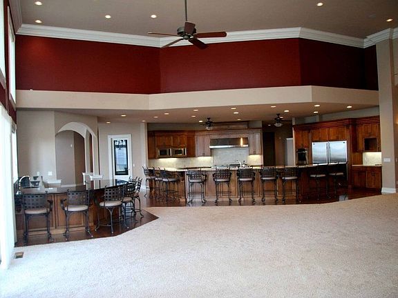 Major Plant Balcony in Greatroom