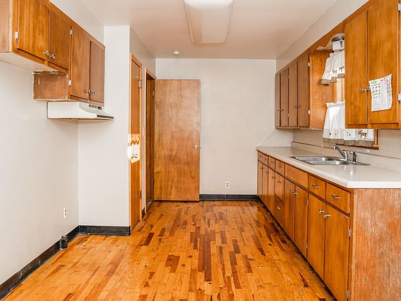 4th image of 26 Beckman Ave S