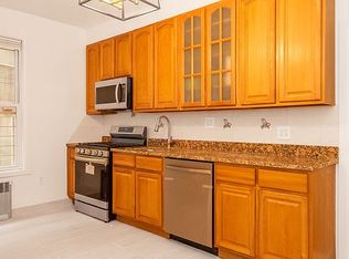 30-52 35th St #1, Astoria, NY 11103