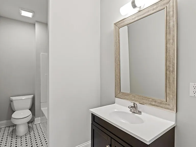 2505 Eastway Dr — Photo 22