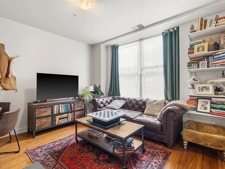 222 Montgomery St #3H — Photo 8