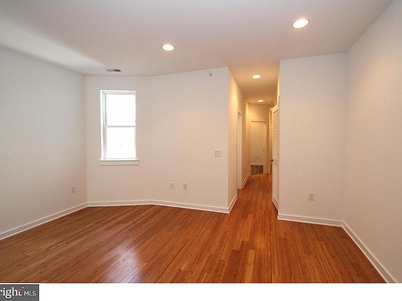 5th image of 3118-20 Richmond St #3