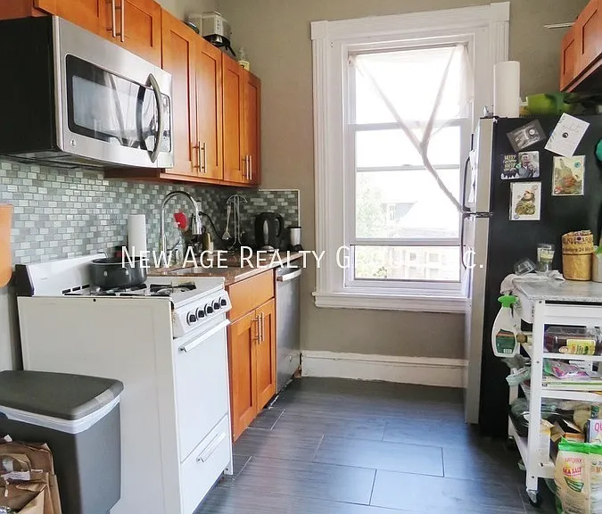 4500 Springfield Ave #2R — Photo 3