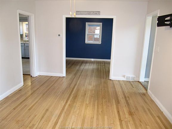 4th image of 909 Saint Marys Blvd