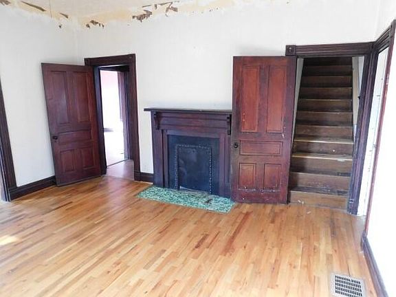4th image of 420 W Pleasant St