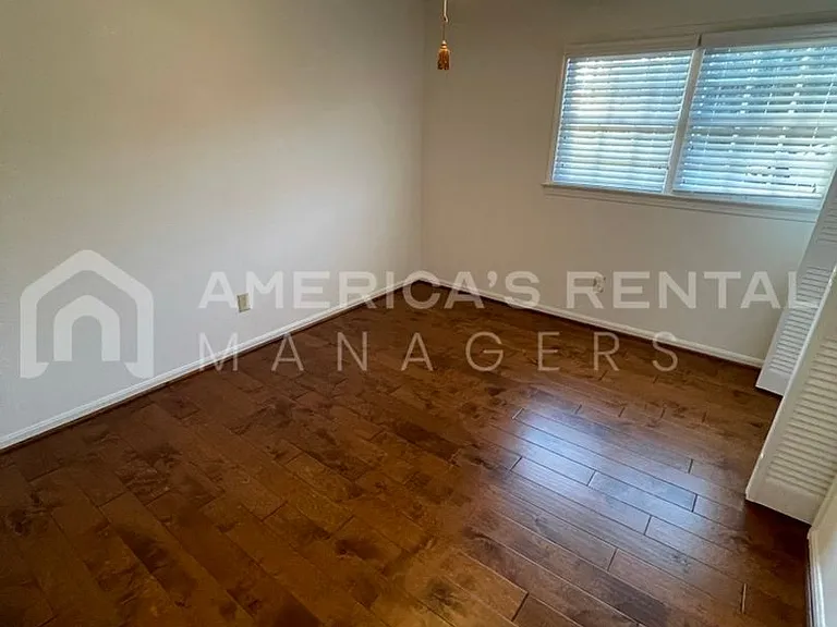 5727 22nd Ave E — Photo 10