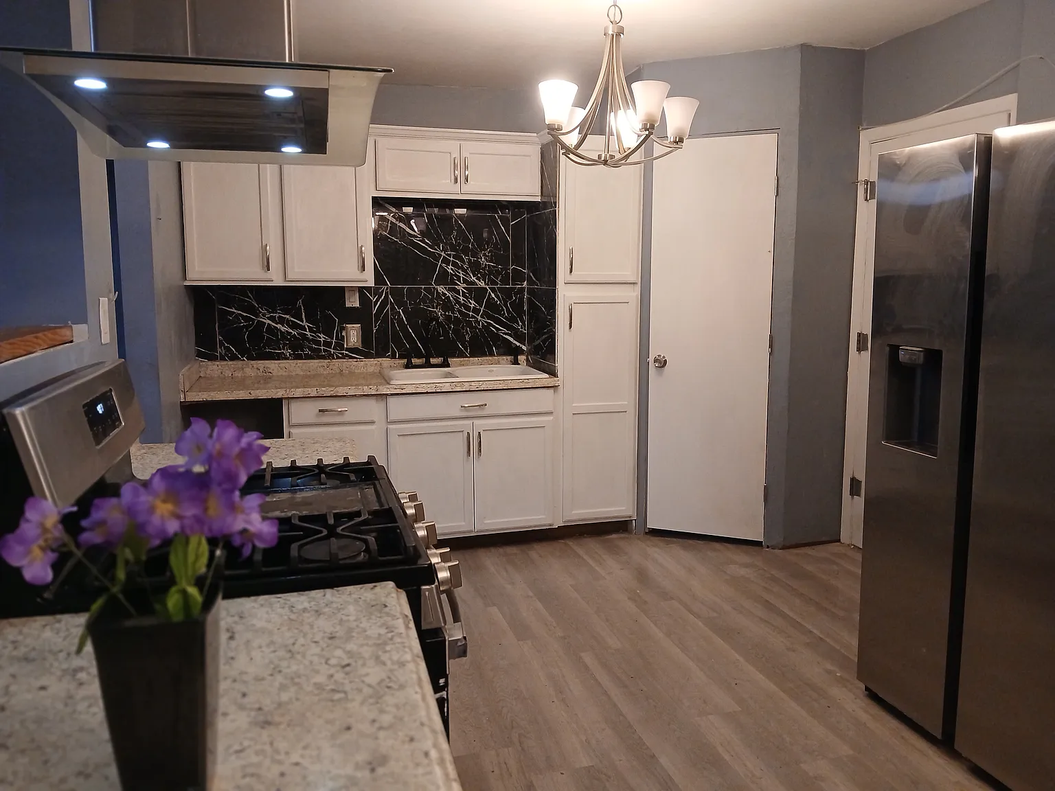 1304 Dewey Ln — Photo 2
