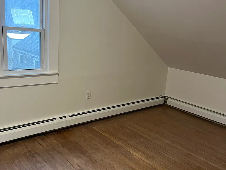 148 Mason Ave — Photo 16