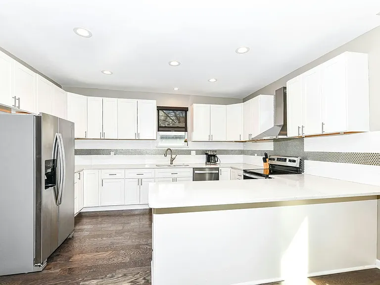 405 N State Ave — Photo 14
