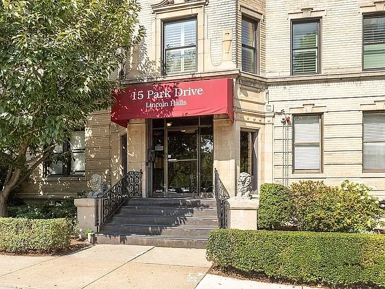 15 Park Dr #7 — Photo 6