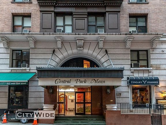 4th image of 117 W 58th St APT 4C