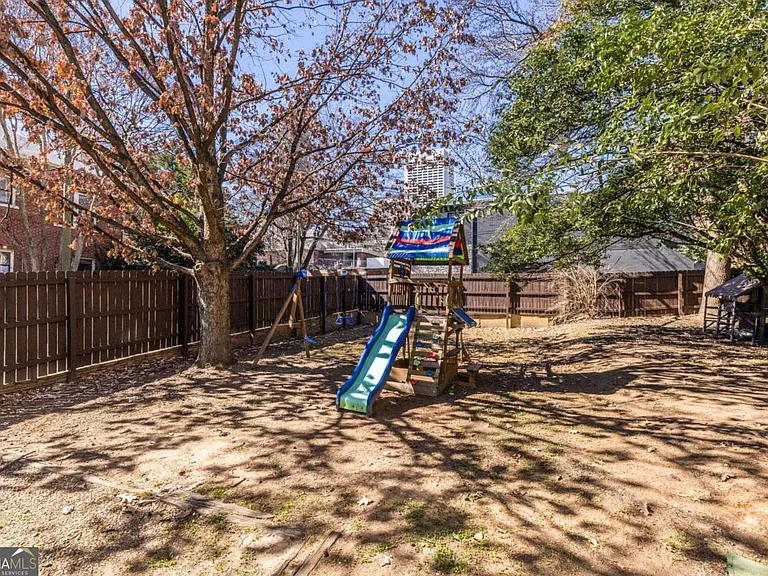 692 Myrtle St NE — Photo 76