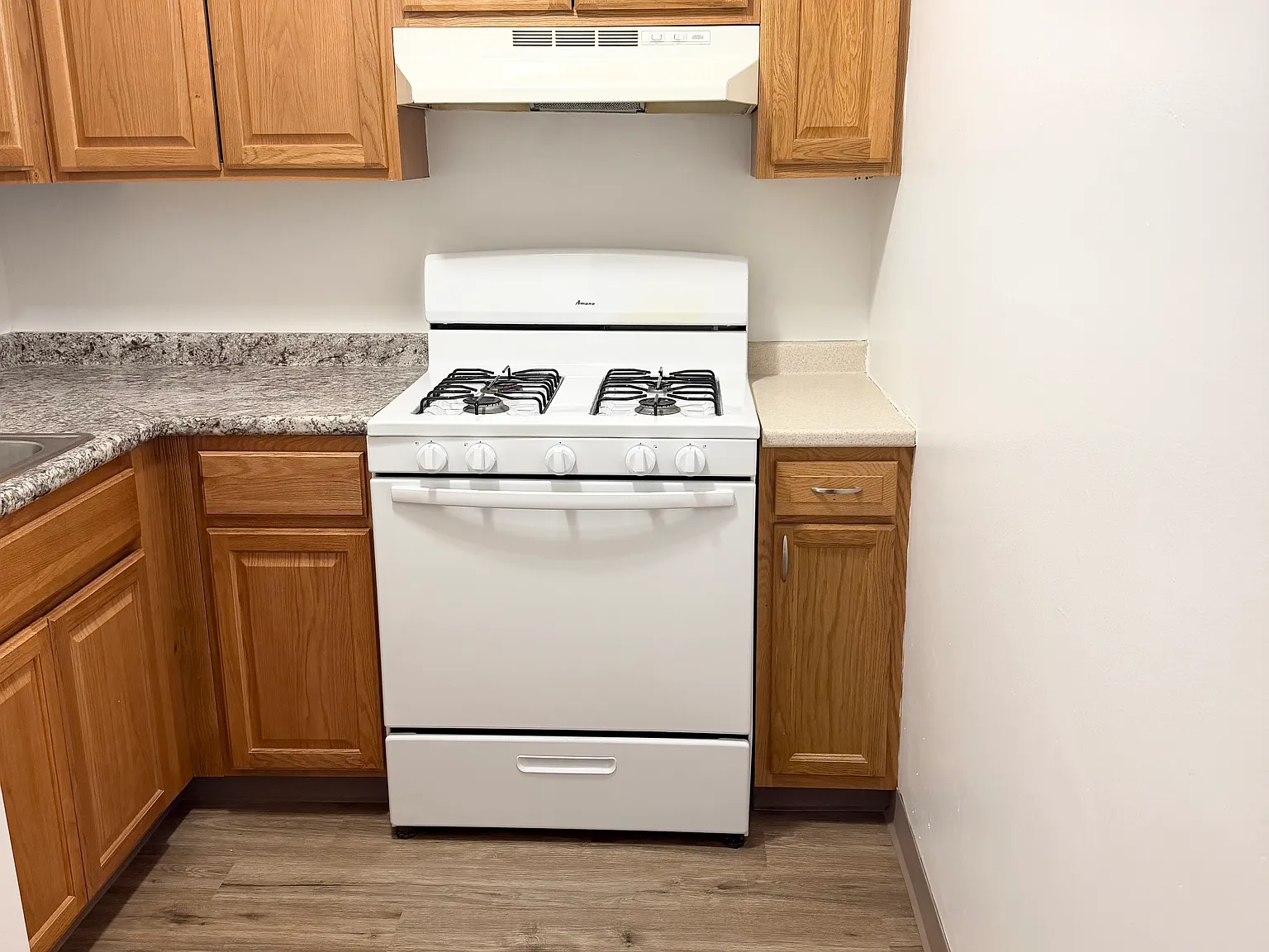 2 bed, 700 sqft, $975 — Photo 3