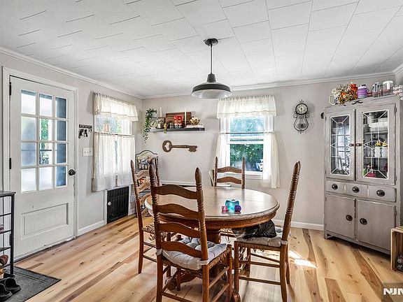 4th image of 1147 Goffle Road