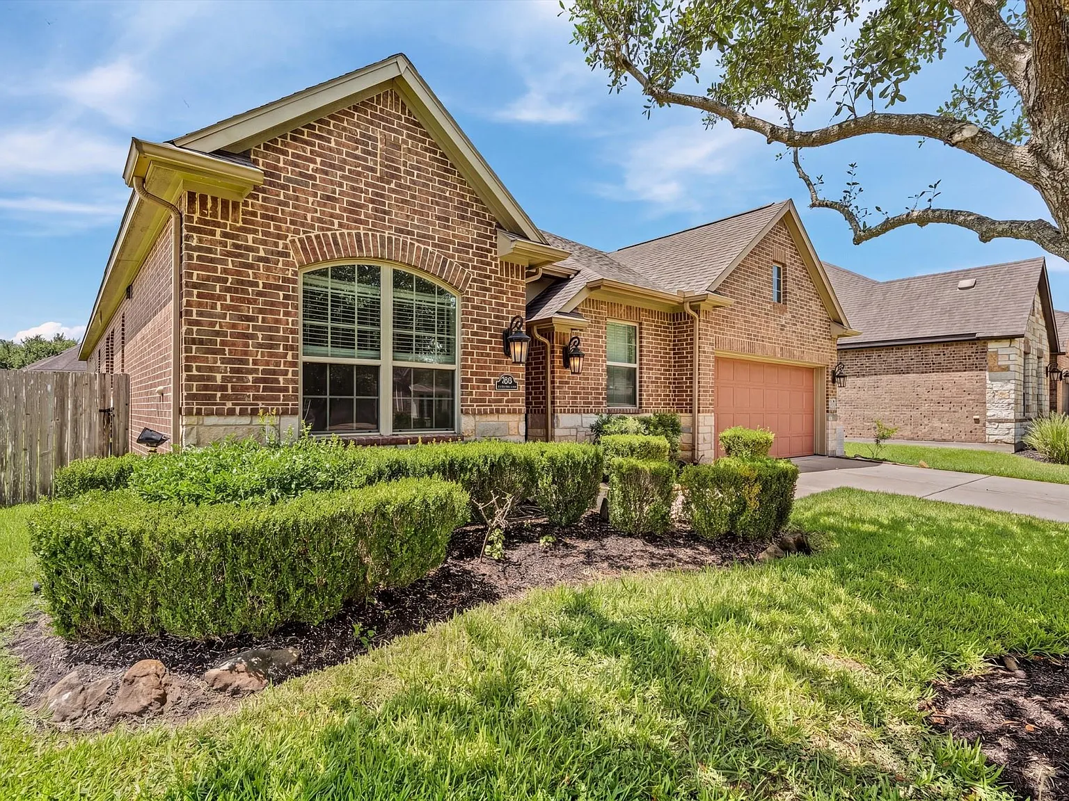 4 bed, 3.0 bath, 2600 sqft, $2,800 — Photo 3