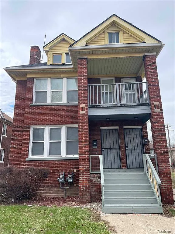 3 bed, 1.0 bath, 1211 sqft, $1,250 — Photo 1