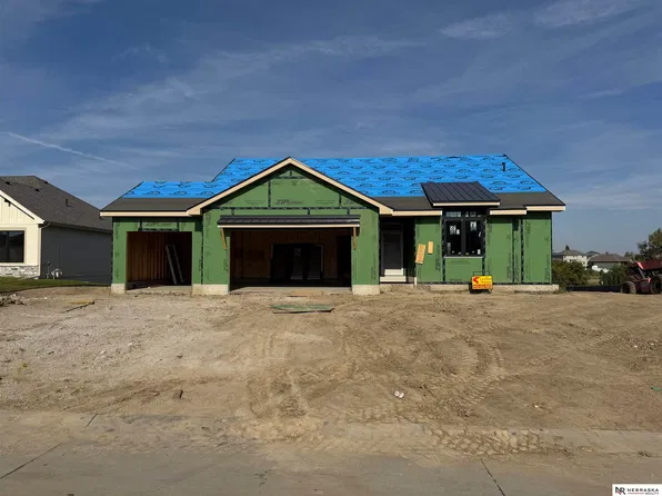 10910 Portage Dr, Papillion, NE 68046